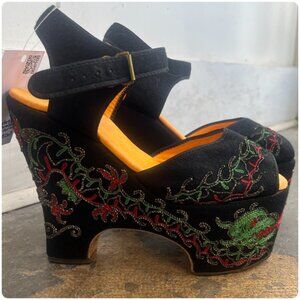 Vintage~70s Suede Platform Heels Dragon Embroidery~ Terry de Havilland Style~ 6M